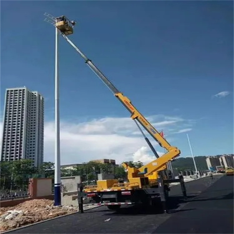 荥经维修路灯的曲臂升降车出租