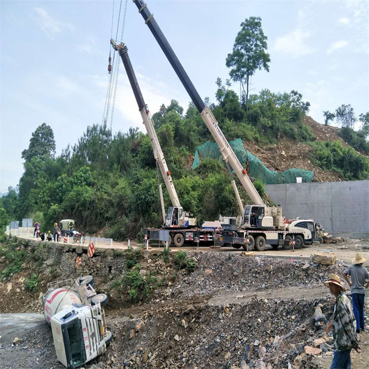 荥经汽车掉沟里叫吊车救援要多少钱