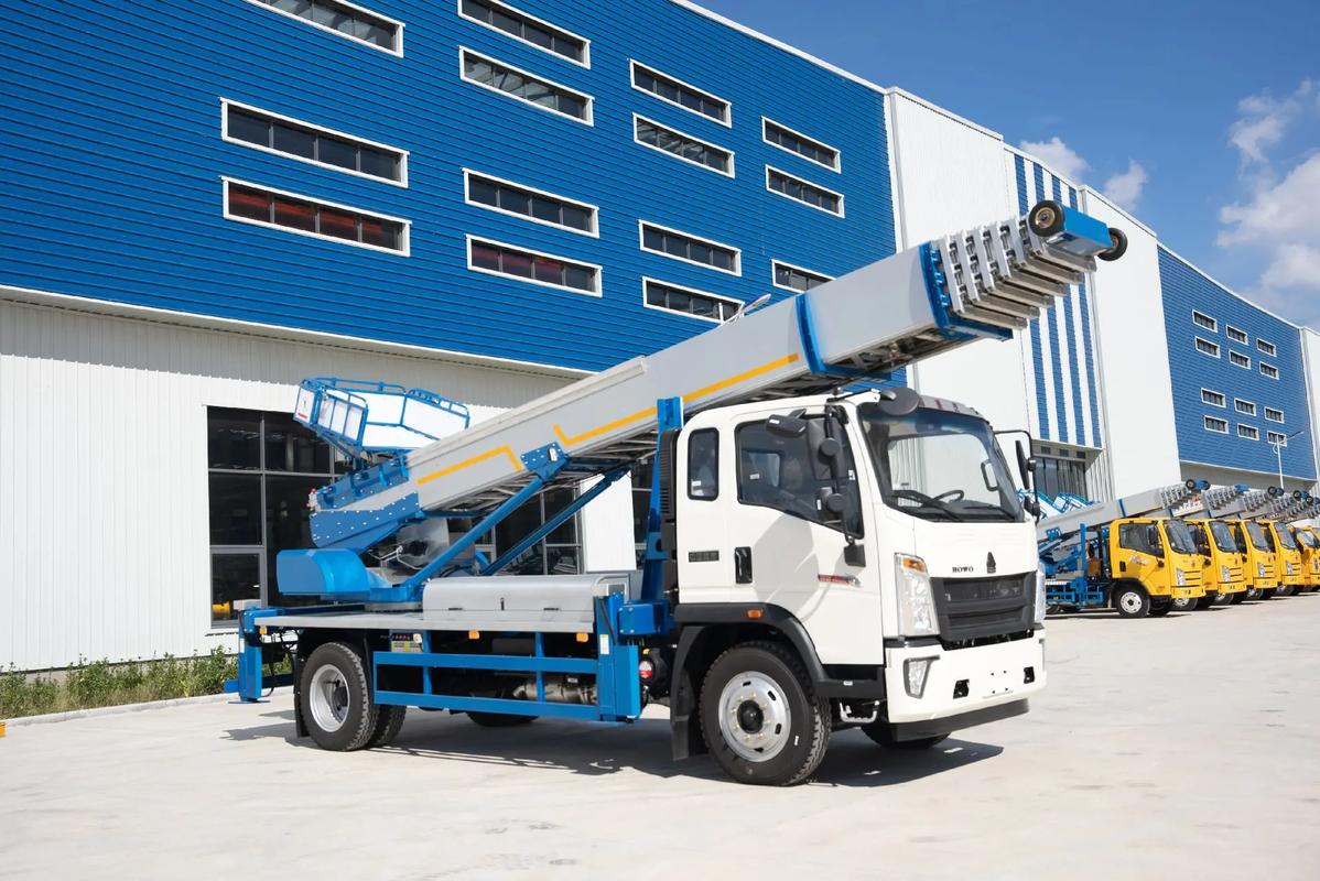 荥经出租云梯车高空作业车 建筑垃圾搬运