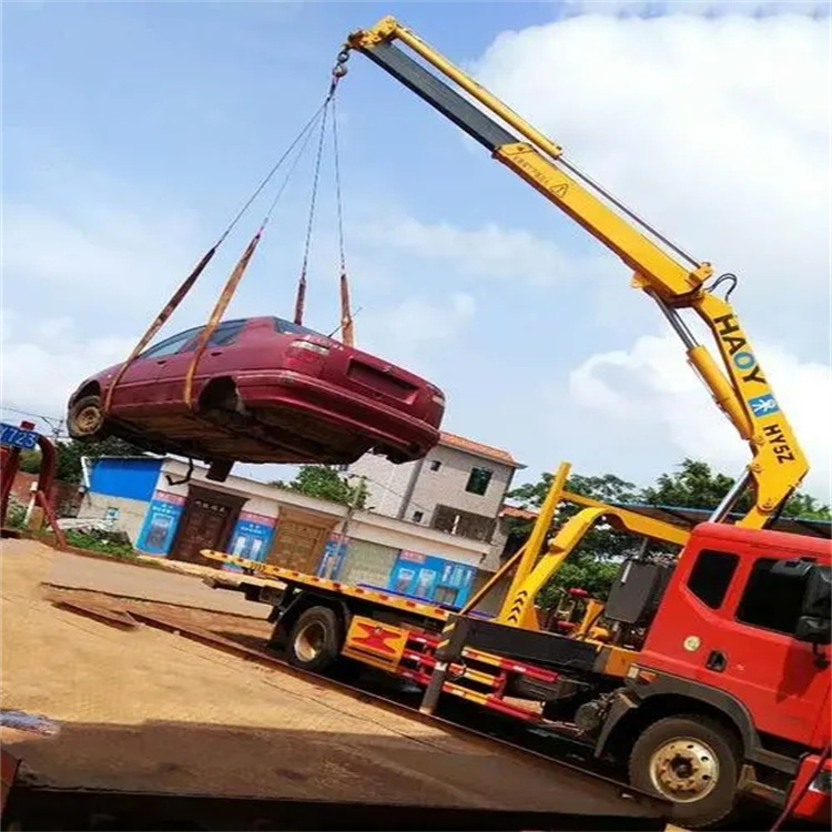 荥经吊车吊汽车的正确方法